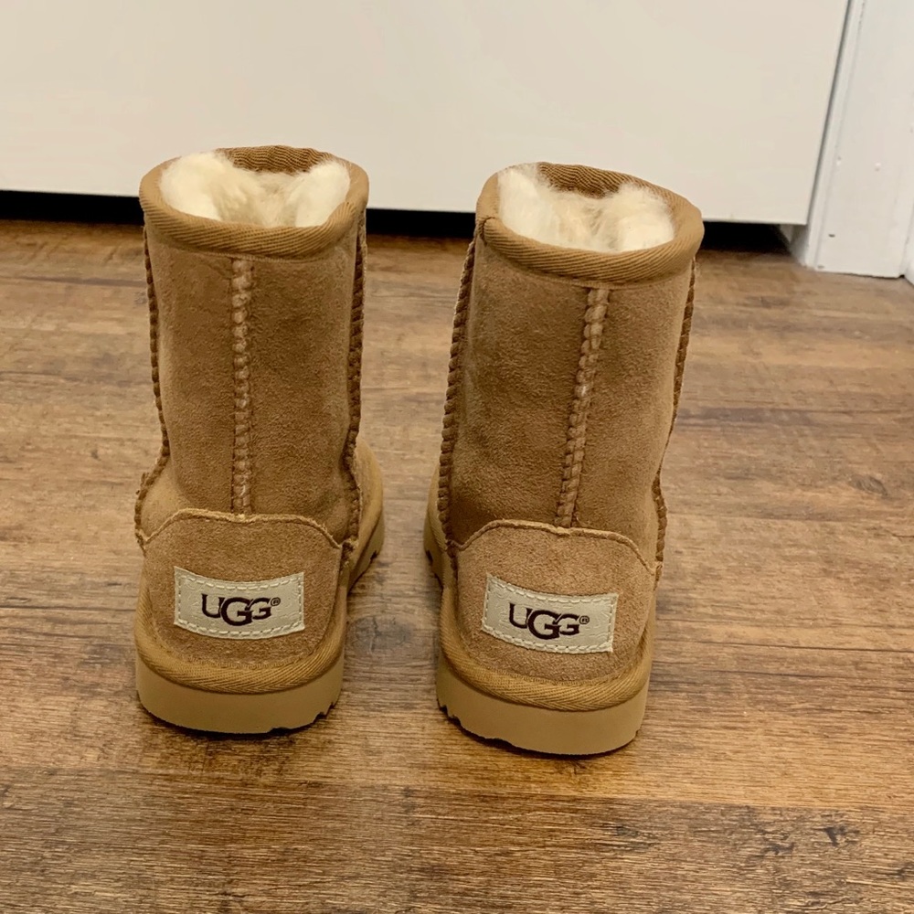 ☃️ 🆕UGG Classic II - Picture 5 of 7